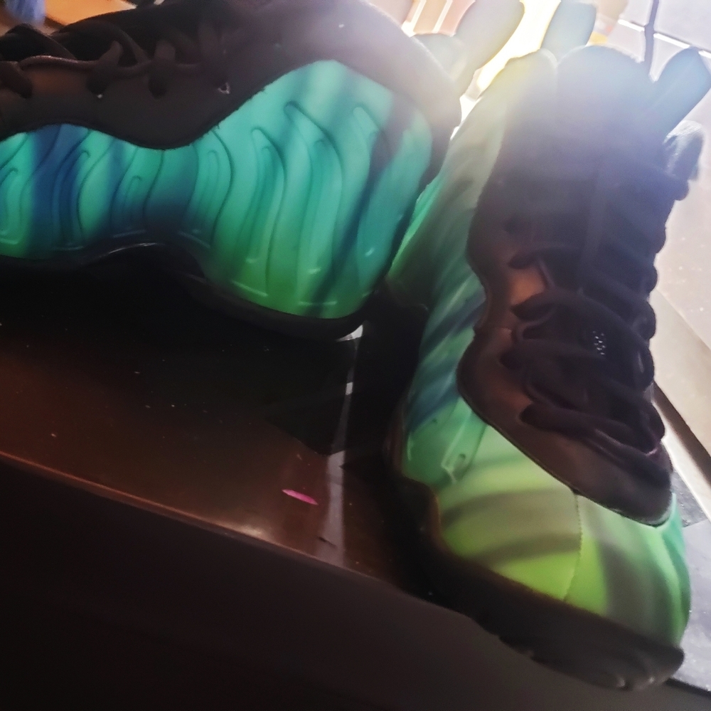 EUC Nike foamposite "Northern Lights"